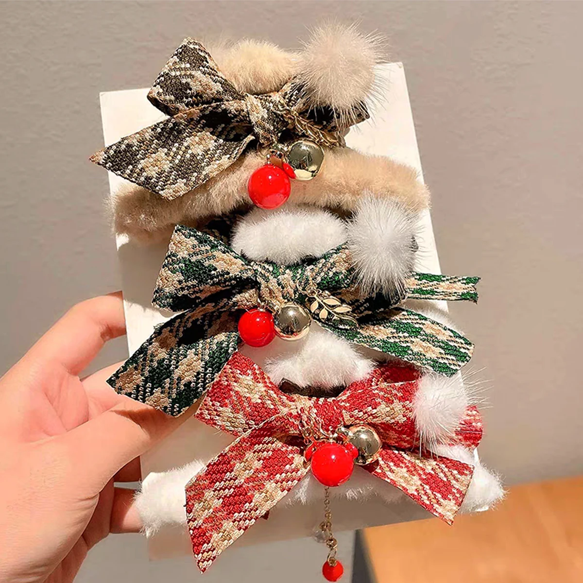 Plush Hair Claw Clips with Tassels, Xmas Plaid Bows Hairpins Nonslip Claw Clip for Women Christmas Hair Claws