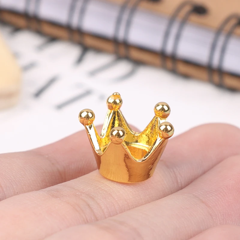 Miniatura Princesa Headwear para Dollhouse, Mini Metal Crown, Bonecas Acessórios, Fingir Brinquedos para Crianças, 5PCs