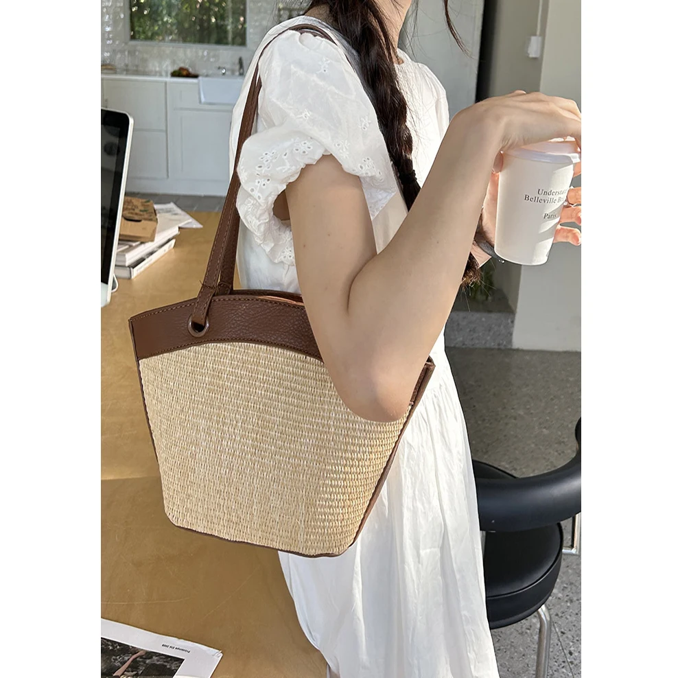 

Women Straw Tote Bag Large Capacity Vintage Vacation Shoulder Bag Everything Casual Handbag Designer Hollow Summer Beach Bag