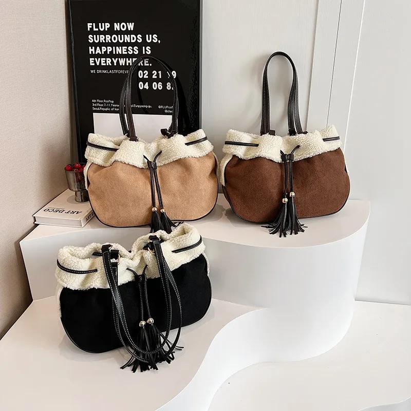 Tote New Winter Plush Large Capacity Fashion Casual Retro Commuter Underarm Bag Purses and Handbags for Women Sweet  All-match