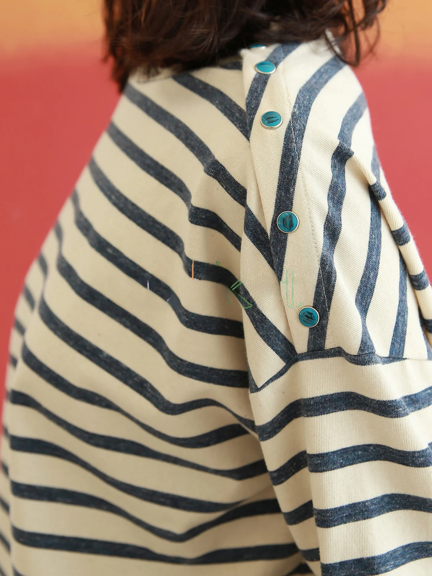 

Hukket Adjustable Hem Shoulder Button Design Knitted Stripe Long Sleeve T-Shirt Casual Loose Fit round Neck Spring Fashion