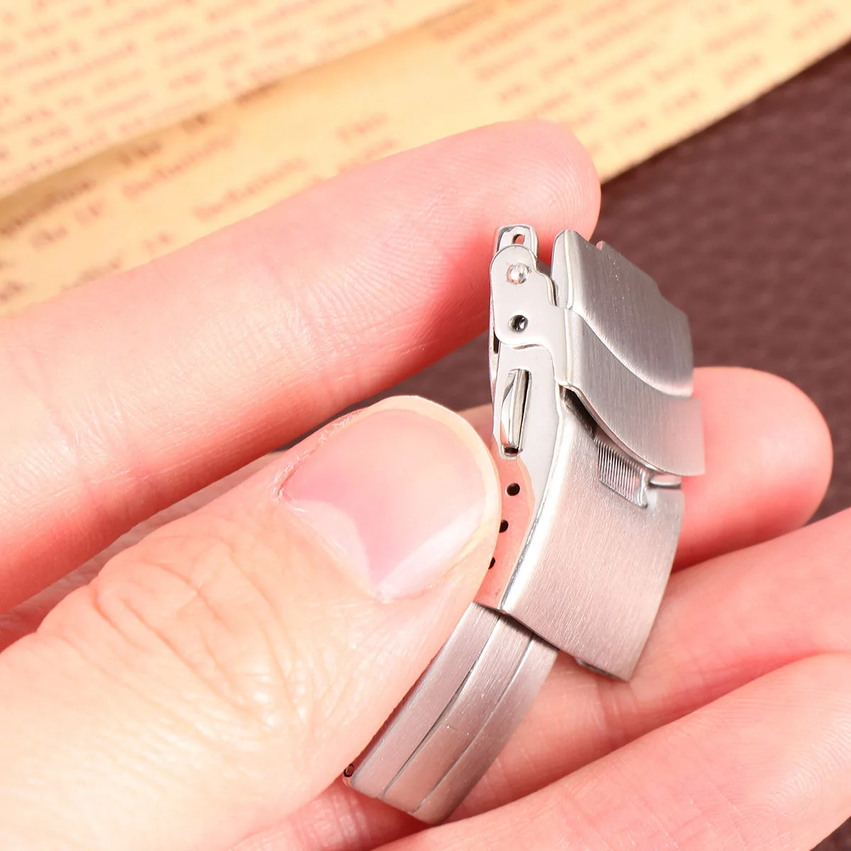 

1Pcs Steel Watchband Clasp 22mm Stainless Steel Solid Buckle Sturdy Replacement Watch Band Buckle Watchband Clasp