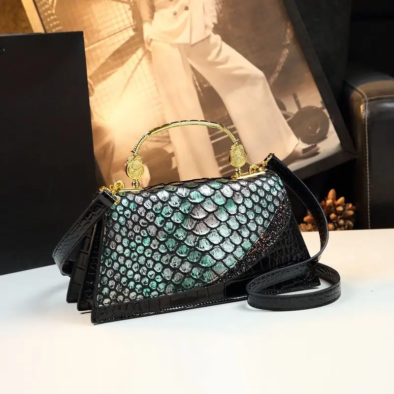 High-end light luxury black and gold heavy-duty 2026 summer new style sequined small square bag with pattern, trendy