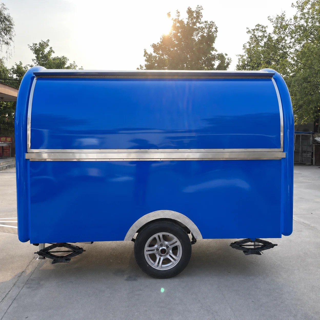 

Towable Round Coffee Trailer Mobile Food Cart Vintage Camper Style For Bubble Tea And Snack Vending