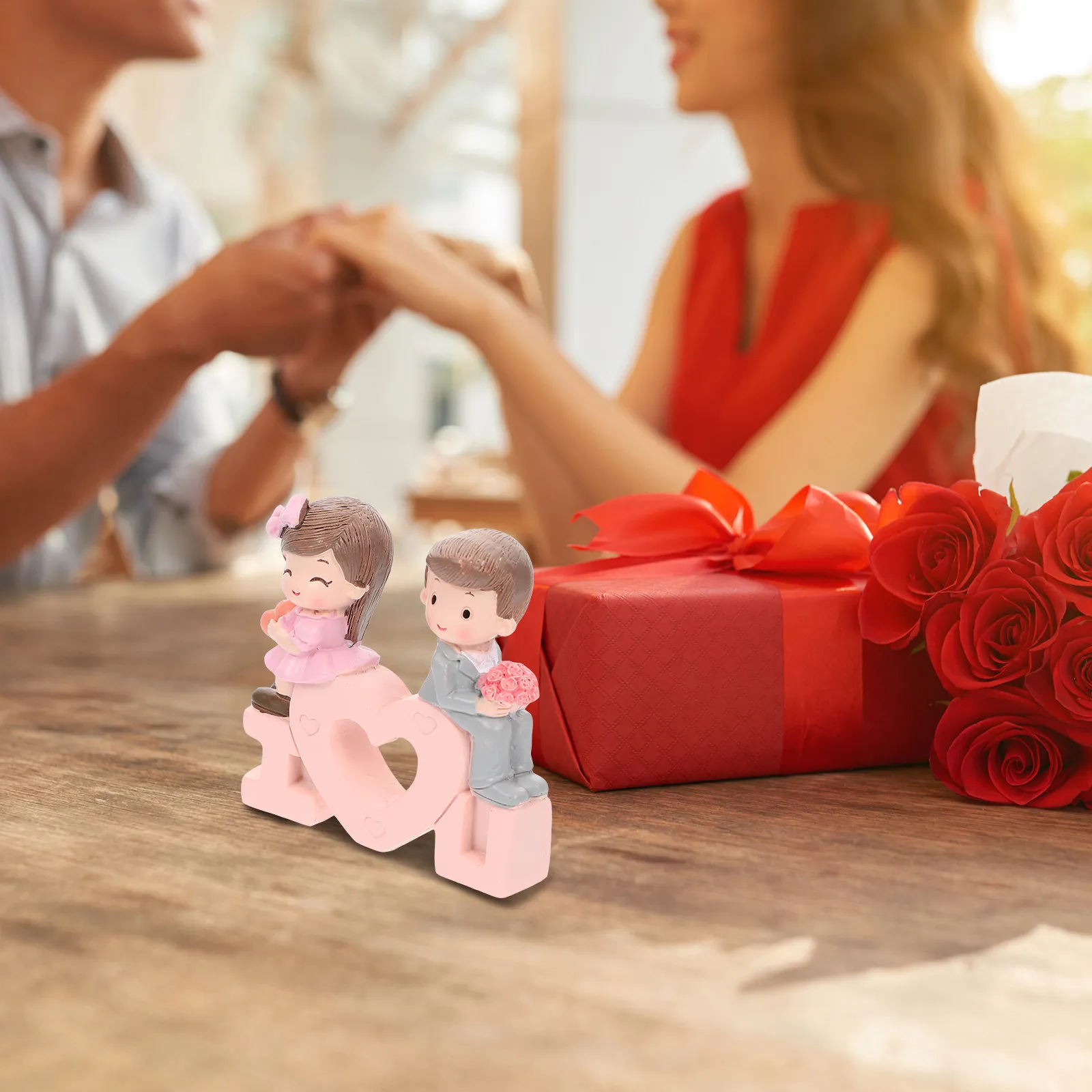 1Pcs Creative Lover Desktop Decor Resin Craft Adornment Compact Stable Base Romantic Indoor Outdoor Festival Gift Exquisite