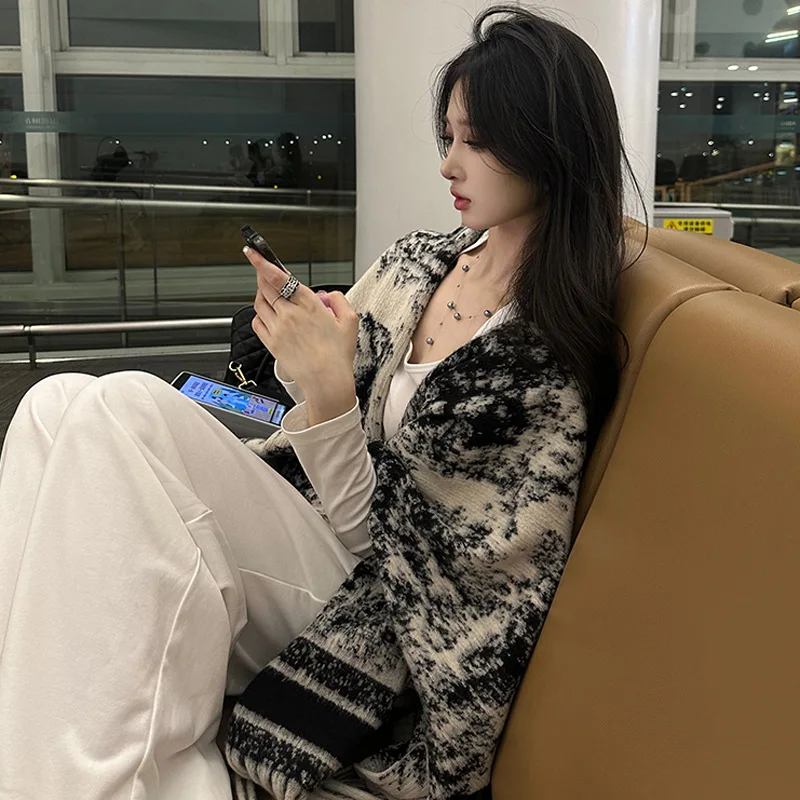 

Woman Tassel Shawl Autumn Winter Keep Warm Windproof External Outfit Versatile Scarves Soft Sticky Scarf Ink Wash Painting Cloak