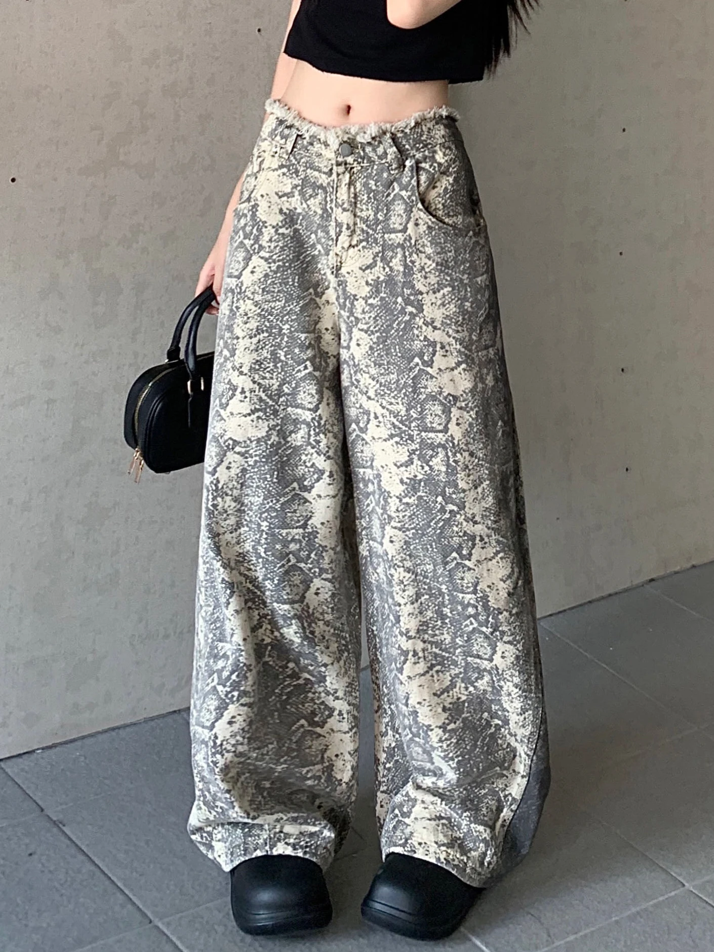 

Washed and brushed black snake pattern denim jeans for women in 2024 Spring/Autumn high waisted straight leg wide leg drop pants