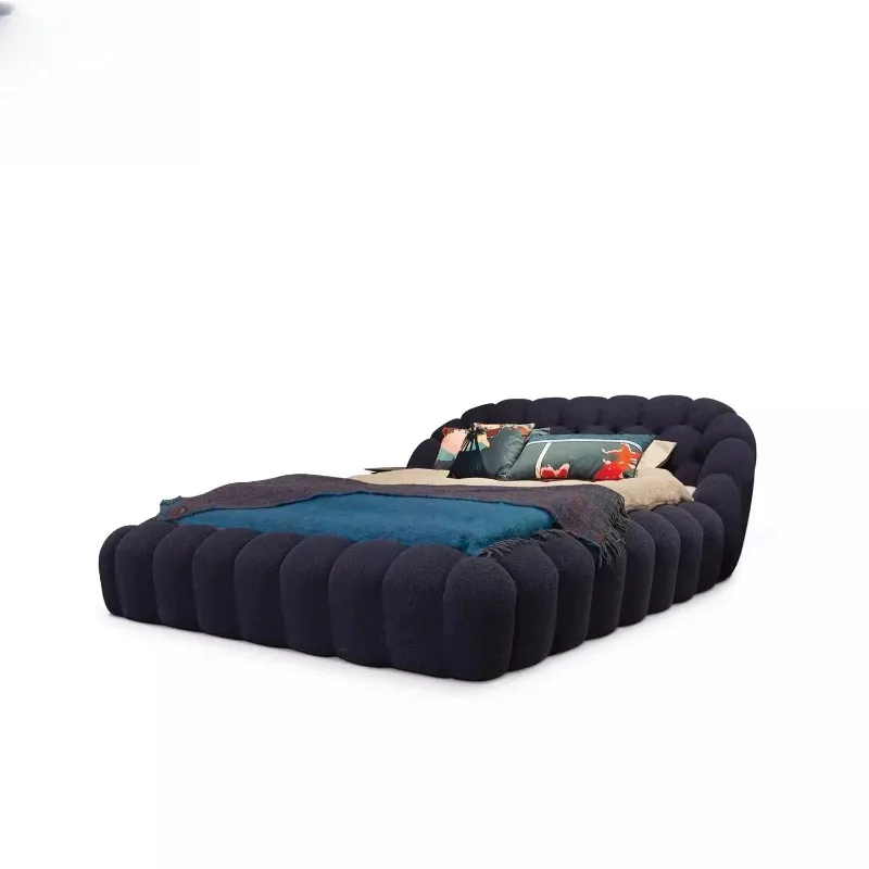Italienisches Designer-Doppelbett mit Holzrahmen und Stoffbezug für PC- und Konsolenspielzimmer in Villen