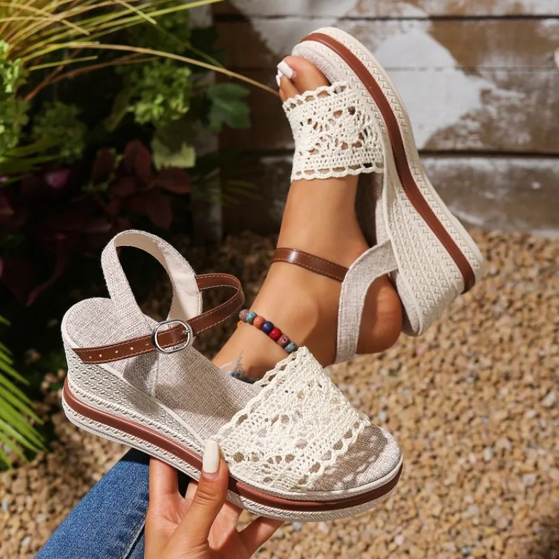 Sandalias de cuña para mujer con punta abierta, tacón de plataforma, parte superior de encaje estilo crochet, correa con hebilla en el tobillo, textura trenzada, zapatos casuales de verano