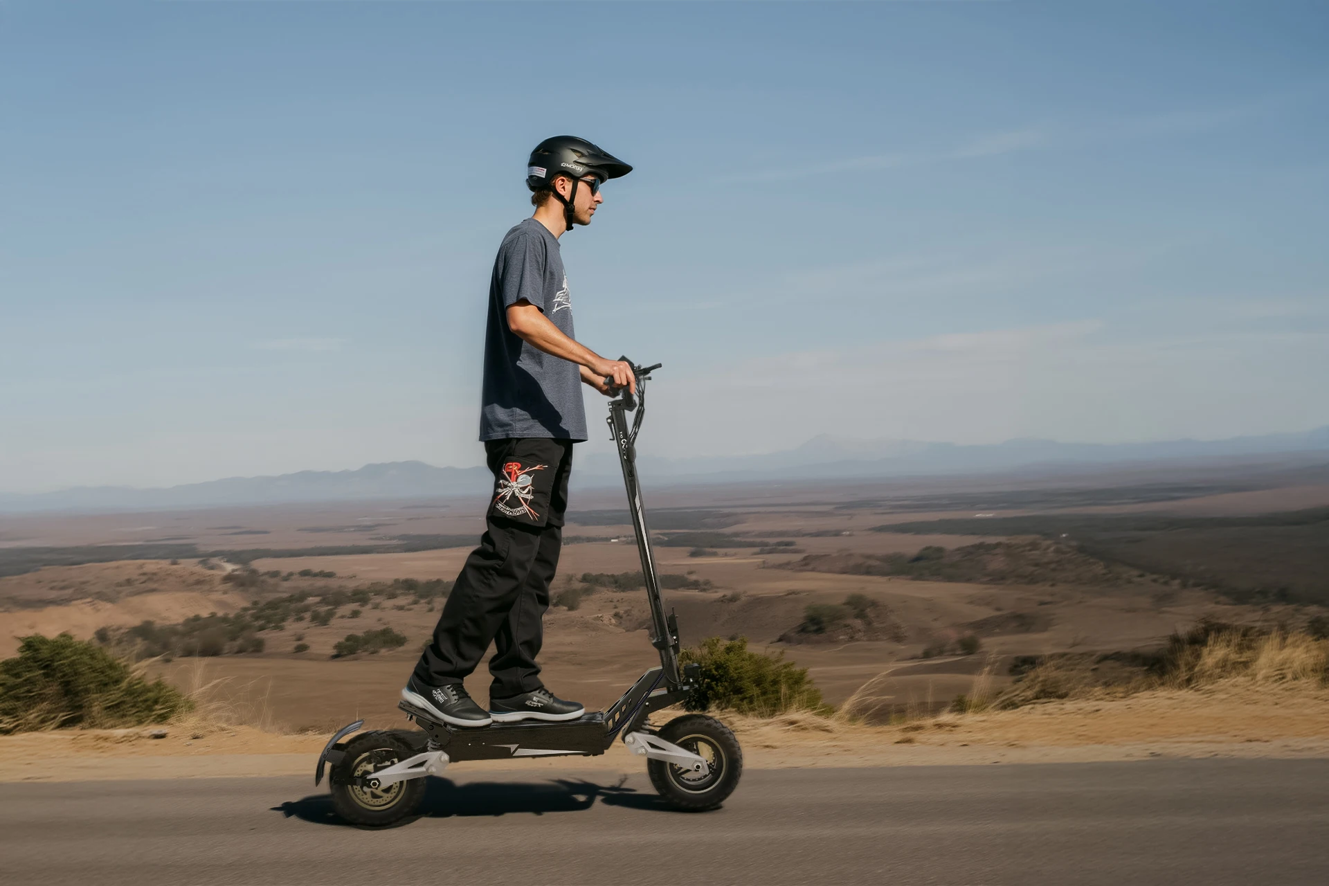 Trottinette électrique OOTD T10 900W 50 km/h, batterie 48V13.5/18Ah, autonomie 60/80 km, pneus tubeless 11 pouces tout-terrain pour les trajets en ville