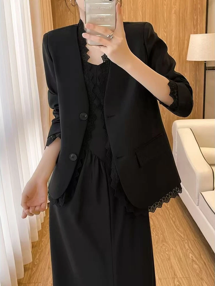 سترة نسائية كورية أنيقة جديدة لربيع وخريف 2025 مزينة بالدانتيل ستائر من الأسيتات للتخسيس سترة أنيقة بأكمام طويلة