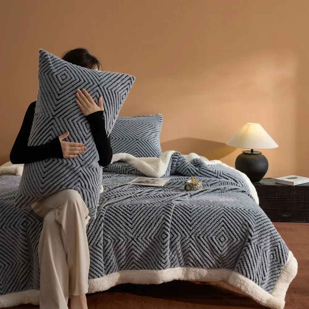 Bedroom Sofa Nap Time Double-sided Lamb Fleece Blanket Geometric Box Jacquard Pattern Soft and Warm Multi-scenario Applicable