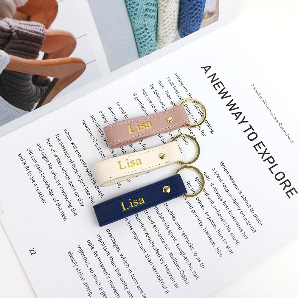 พวงกุญแจหนัง PU ลายซาฟายาโน สีพื้น ชื่อสั่งทำได้ ของขวัญคริสต์มาส วันเกิด พวงกุญแจรถยนต์