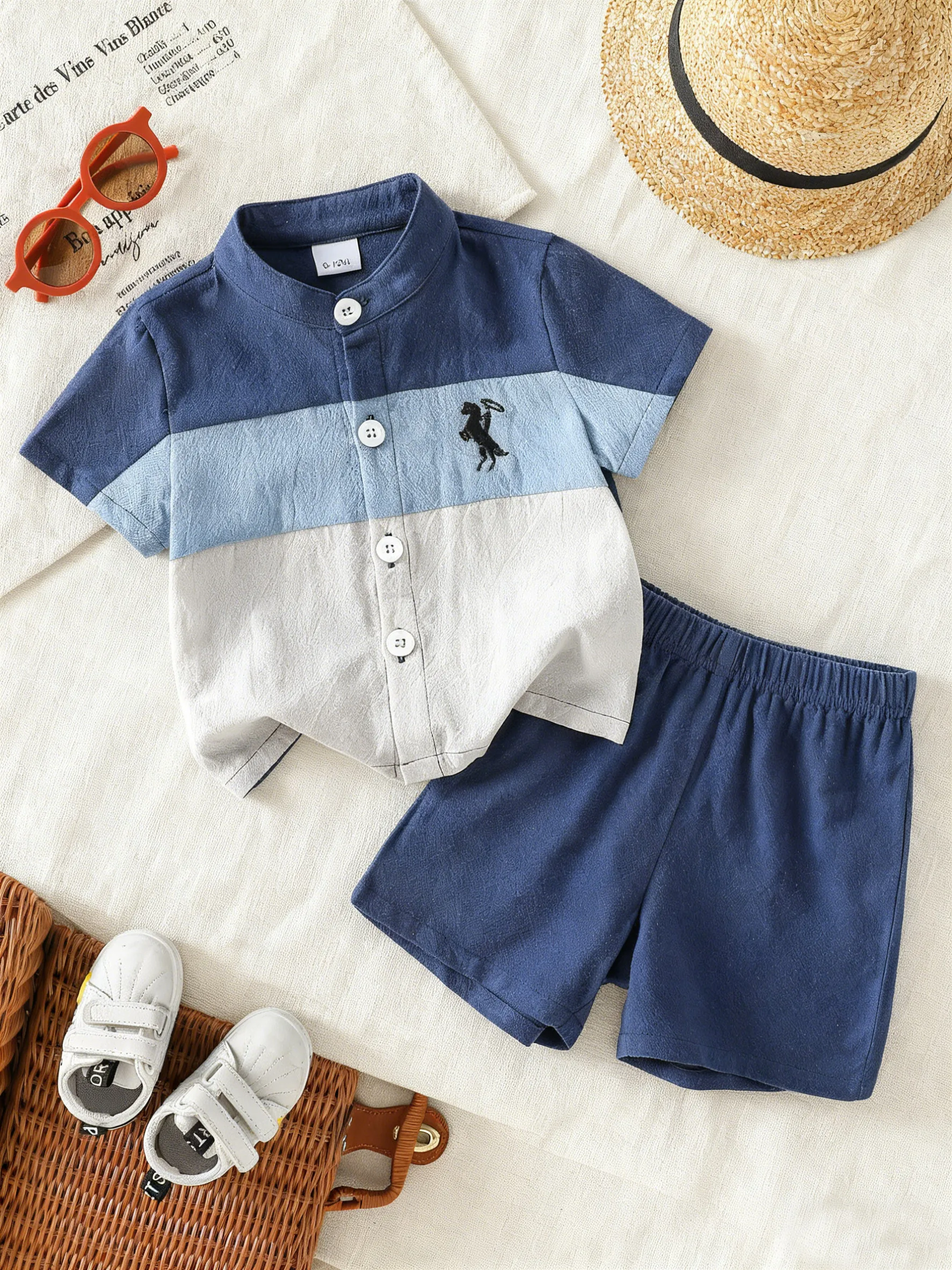 

Летний комплект из двух предметов для мальчиков: топ с короткими рукавами и шорты, стильный и повседневный, универсальный, из чистого хлопка, дышащий и комфортный.