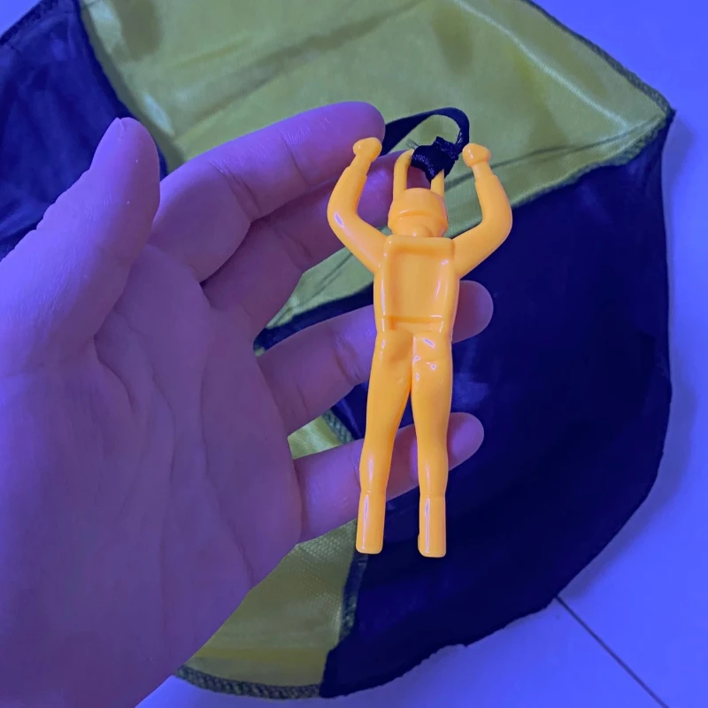 

Physics Education Toy: Parachute aerodynamics demonstration, teaches gravity/resistance principles through interactive play