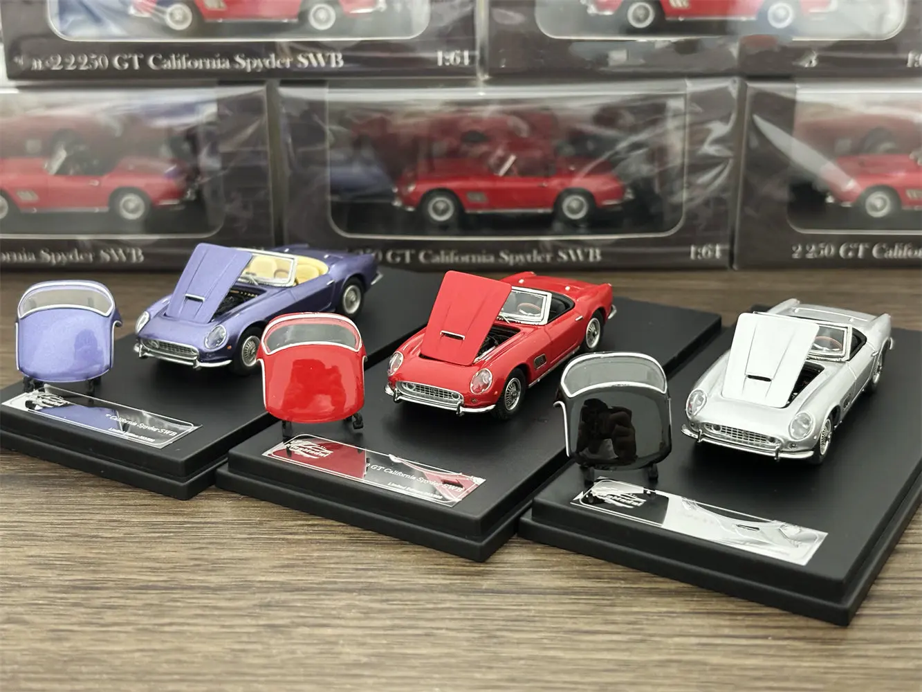 

Модель King 1:64 250GT, три цвета, коллекционная модель автомобиля 2025 года, подарок, масштабная модель