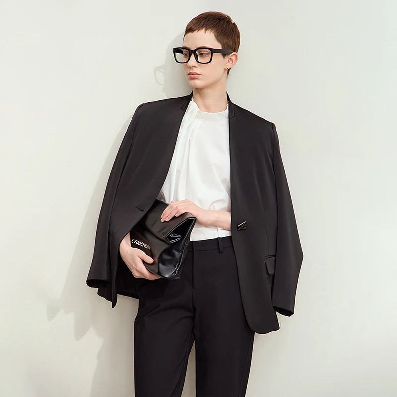 Amii بساطتها سترة نسائية 2025 الخريف جديد ركاب بليزرات للنساء الخامس الرقبة طويلة الأكمام مستقيم الساتان معطف الإناث 12443056