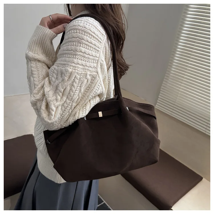 Umhängetasche aus Wildlederimitat für Damen, modisch, Pendler-Einkaufstasche, lässig, Unterarm-Eimer-Geldbörse, Herbst, täglich, Luxus-Handtasche – Detail 17