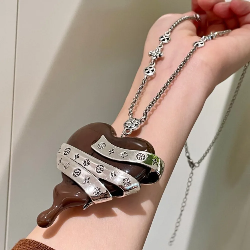 

High Quality Lucky Gift Heart Pendant Necklace Heart Pendant Resin Sweater Chain Necklace Jewelry Accessories Clavicle Chain