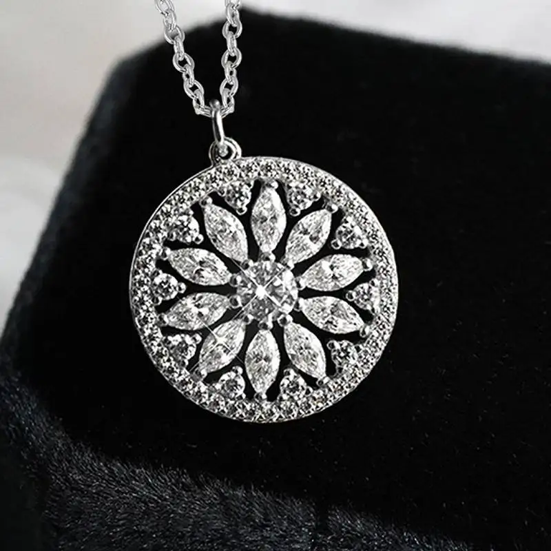 Huitan Funkelndes Blumen-Design Damen-Anhänger-Halskette mit Vollbesatz aus Kubischem Zirkonia, Trendiges Hochzeits-Accessoire, Luxuriöser Partyschmuck für Damen