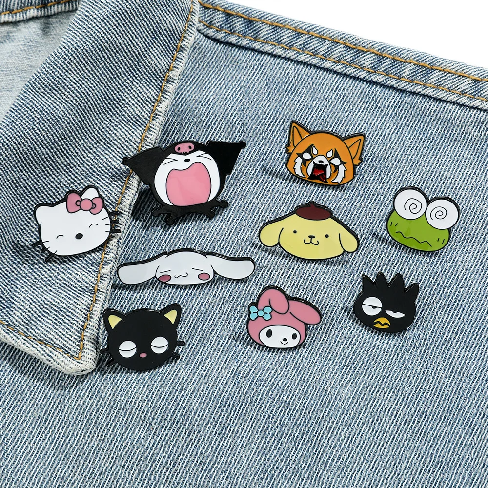 Sanrio broche de dibujos animados de Anime, figuras de acción, Hello Kitty, Kuromi Melody, broche de cabeza grande, alfileres de joyería esmaltada, regalos de cumpleaños para niños