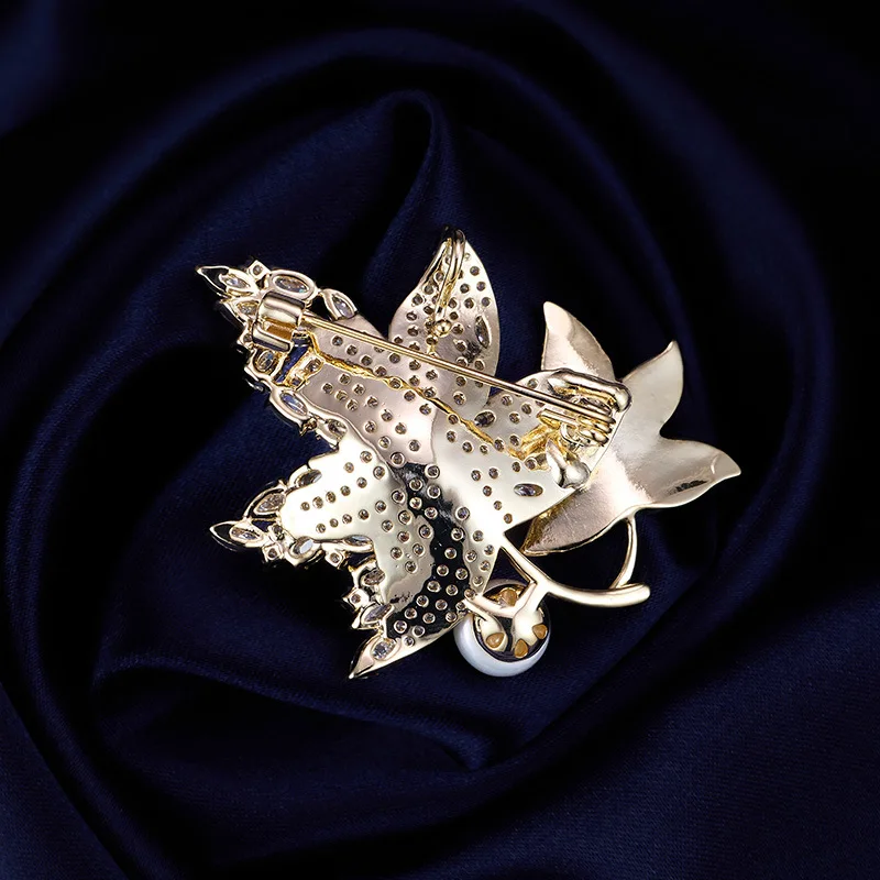 Maple Leaf Brooch with Natural Pearl ,Zircon Autumn Leaf Design,Luxury Coat Pin