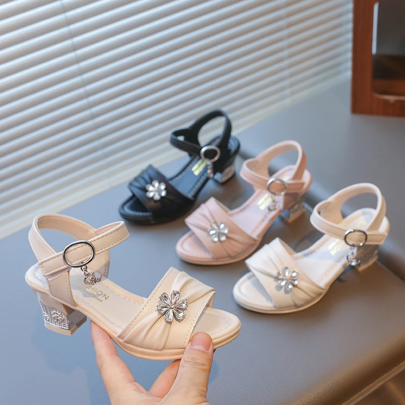 Little Girls Ankle Strap Leather Sandals with Sparkly Flower 2026 New Summer Kids School Party Shoes Soft Sole Elegant Dress Up