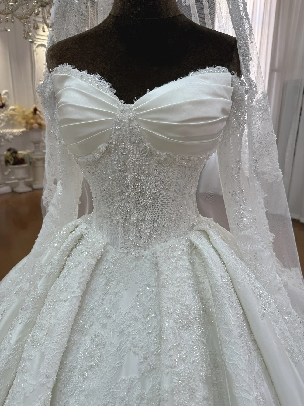 Elegant Satin Lace Wedding Dress Sweetheart Princess Ball Gown Bridal Dress Long Train robe mariee mastour amanda novias oficial