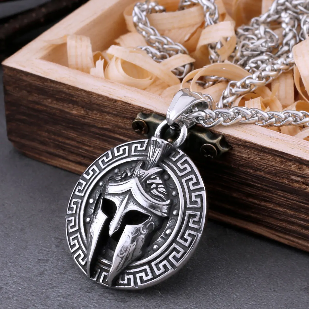 

Vintage Norse Spartan Warrior Mask Necklace Men's Punk Viking Amulet Pendant Necklace Fashion Charm Stainless Steel Jewelry Gift