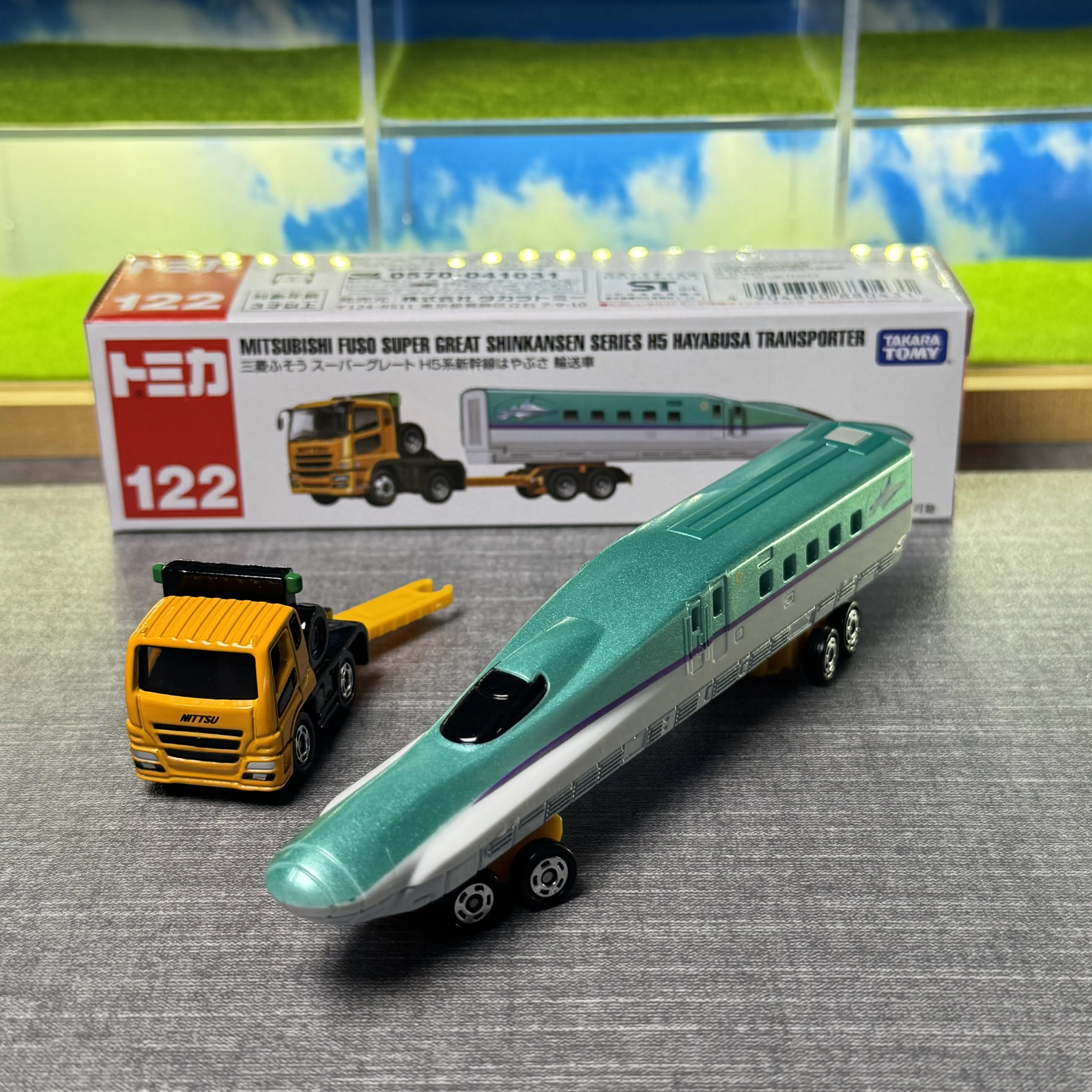 

Takara Tomy Long Tomica No.122 Mitsubishi Fuso Super Great Shinkansen H5 Hayabusa Transporter Alloy Diecast Container Truck