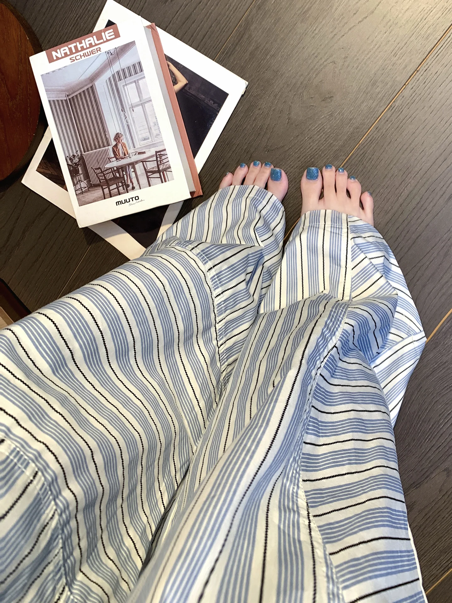 

Брюки женская униформа осенняя минималистичная вельветовая клетчатая лоскутная многослойная сложенная городская минимализм шикарная уличная одежда разноцветная посадка