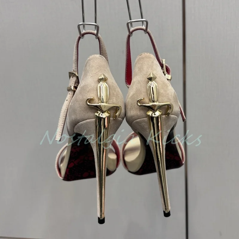 جديد فاخر السيف على شكل خنجر كعب الصنادل المفتوحة تو جلد أسود معدني ديكور فستان أحذية المرأة مشبك أحذية حفلات الزفاف