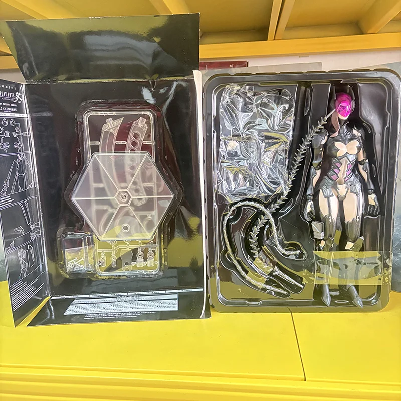 Figurine Catwoman PLAY ARTS chat femme figurine Selina par Tetsuya Nomura le chevalier noir monte Kyle modèle jouet cadeaux décoration