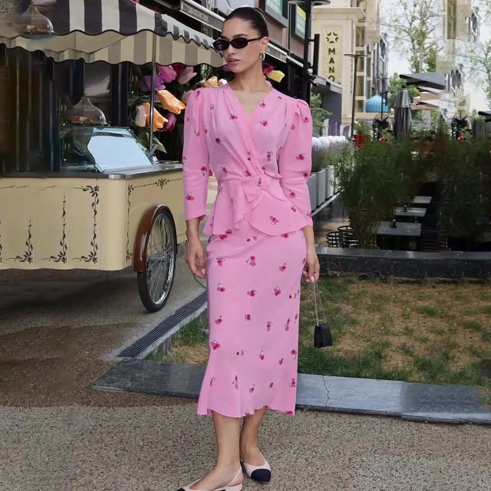 

Новое летнее длинное платье 2025, комплект из двух предметов, сексуальная горячая девушка, элитный французский наряд с v-образным вырезом и принтом