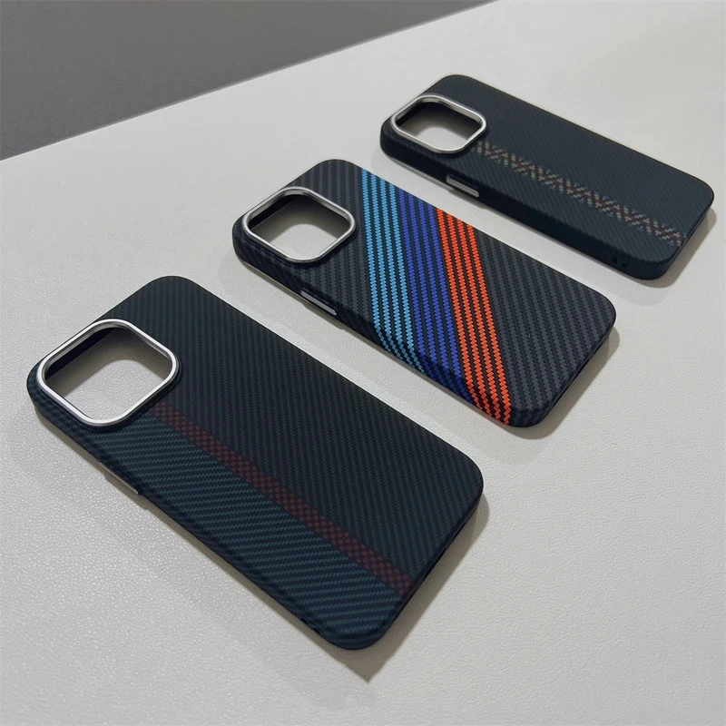 Etui Geometryczne z Włókna Węglowego z Teksturą 3D i Wypukłym Wzorem, Kompatybilne z Magsafe, do Bezprzewodowego Ładowania, Twarde Etui Ochronne na iPhone 17 16 14 Pro 13 12 15 Pro Max — zdjęcie produktu 4