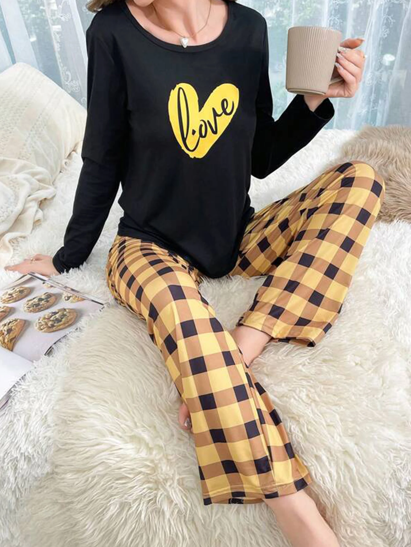 Women Pajamas Set Sleepwear Long Sleeve Round Neck Top Heart Letter Prints Allover Plaid Pants Casual Autumn Winter Loungewear