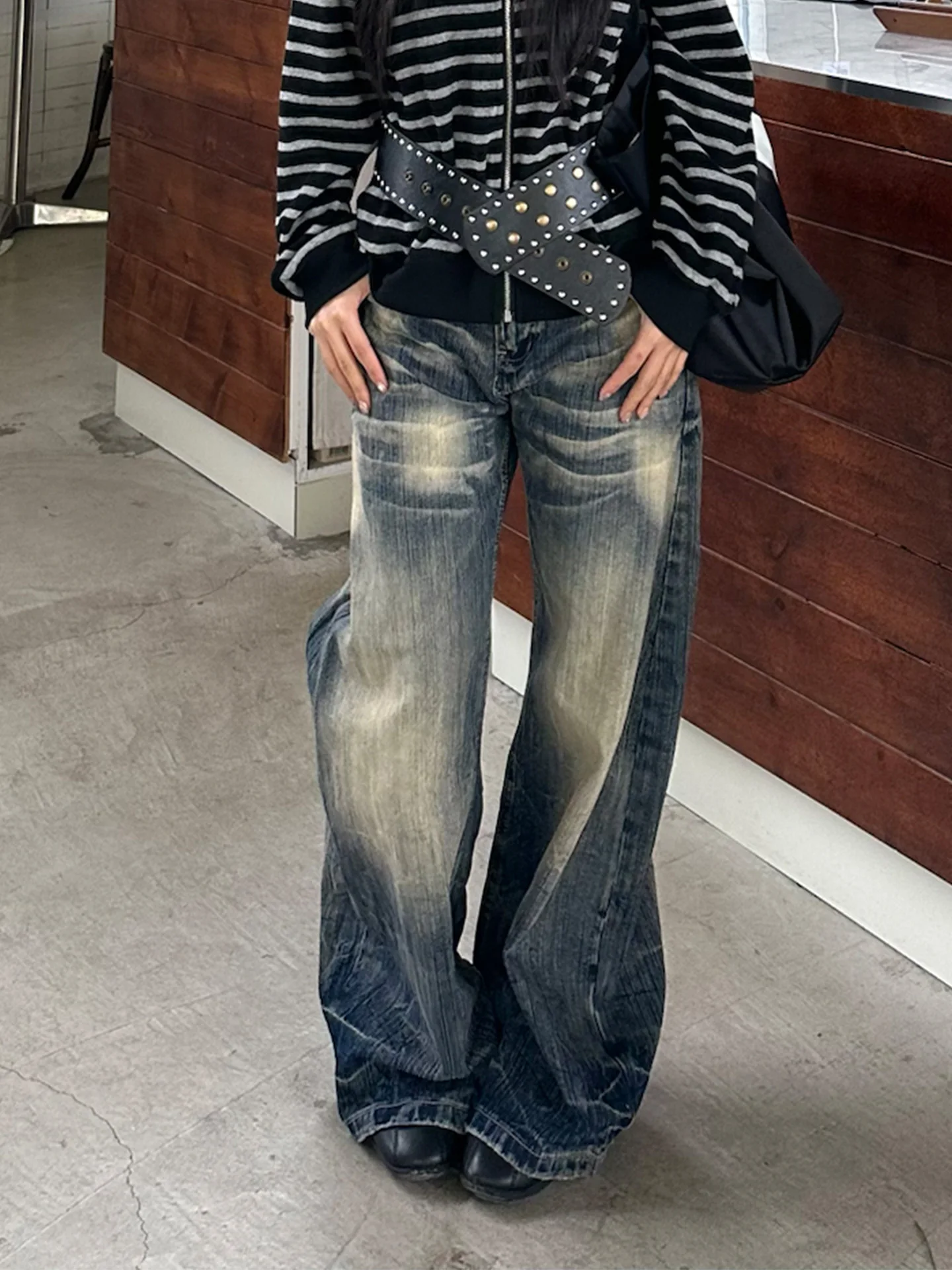 

Slimming High-Waisted Wide Leg Jeans Women's Vintage Faded Loose Fit Casual Straight Cut Summer 2026 Street Style Denim