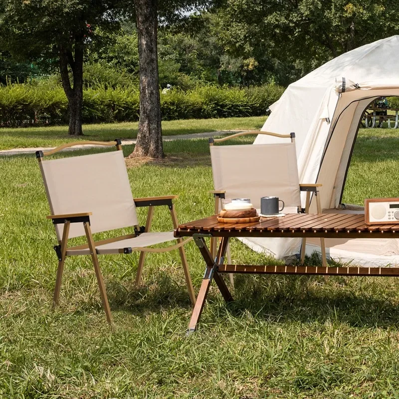 عبوتان من كراسي التخييم الكاكي بإطار فولاذي ومساند للذراعين الخشبية