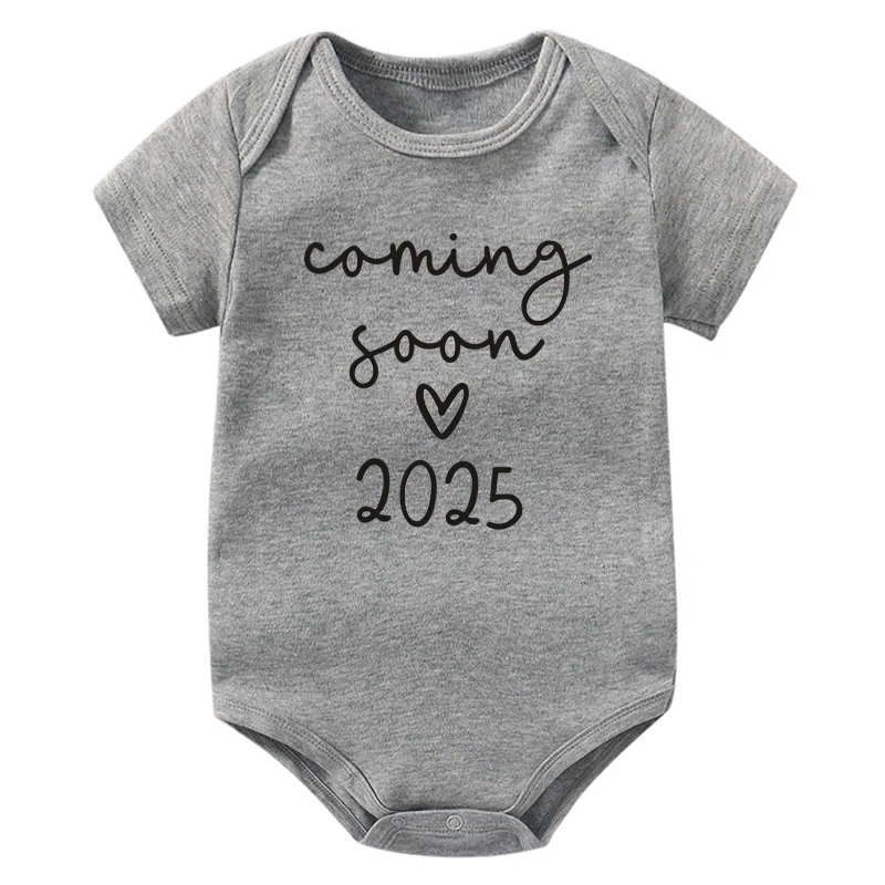 Baby Announcement Coming Soon 2025 Baby Bodysuits Summer Boys Girls Romper Newborn Body Pregnancy Reveal Clothes