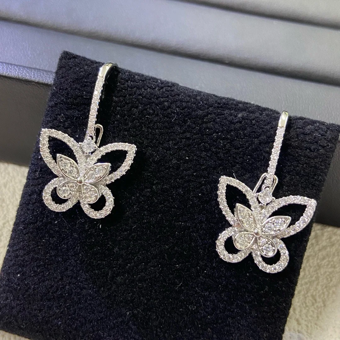 

The 2025 new high-end version of Gejia Phantom Starry Sky Butterfly Ear Pendant is a personalized, exquisite, light luxury and h