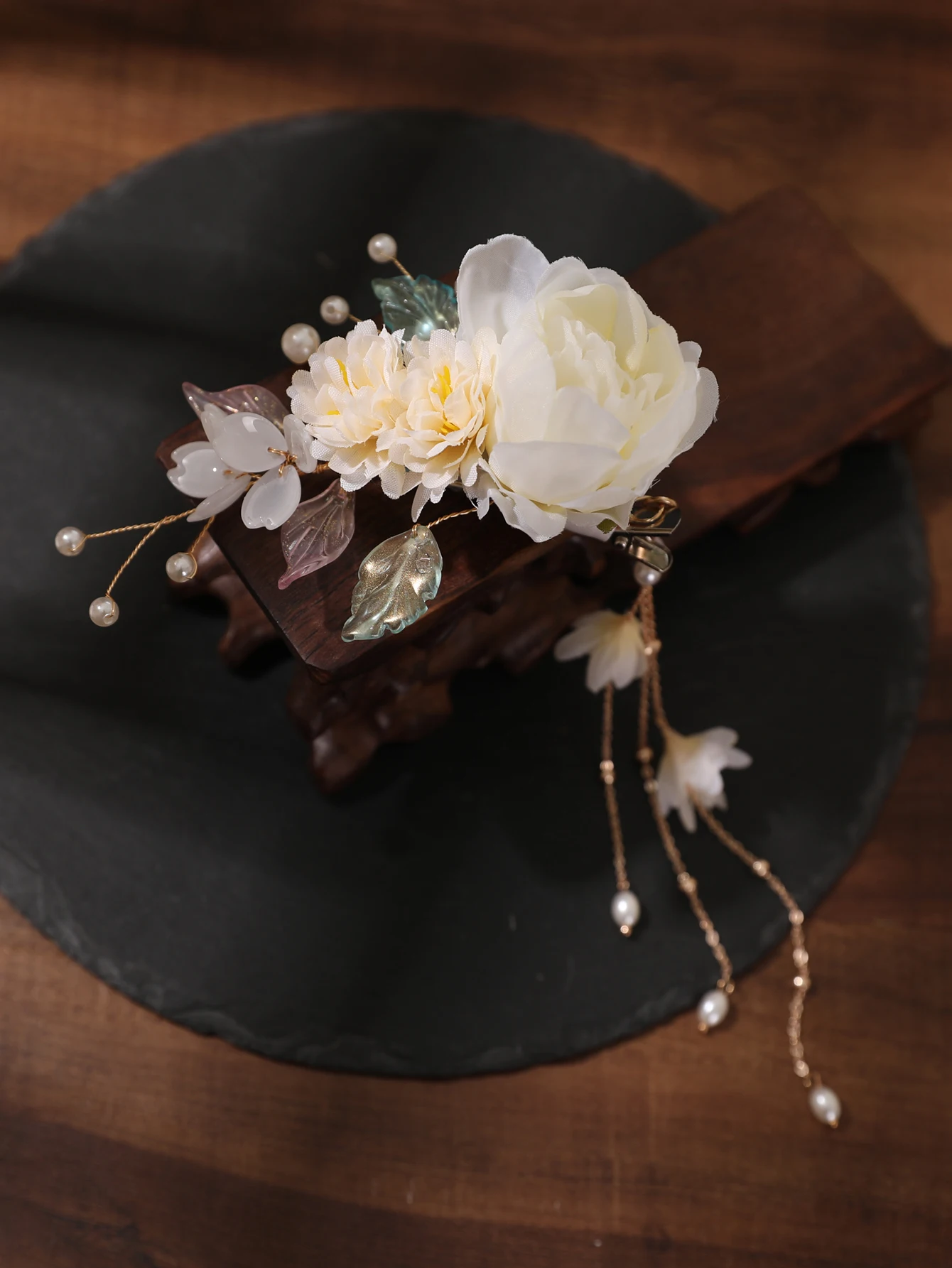 Antiker Hanfu-Haarschmuck aus Seide mit Blumen, Ätherische Perlen-Haarspange mit Quastenrand, Mädchenhafter Charme-Kopfschmuck – Detail 4