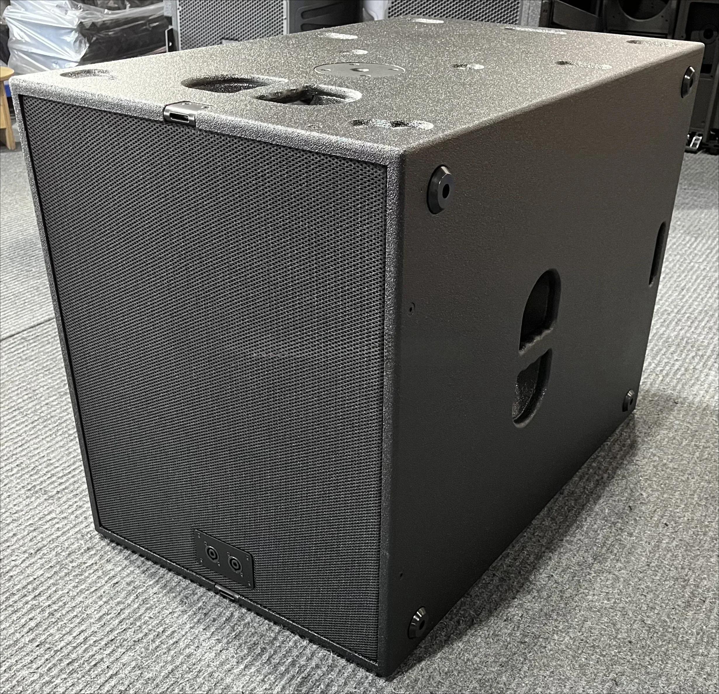 

-For LA-B18 Professional 18-Inch Audio Subwoofer Single Passive Speaker With 1600W Powerful Output Function 1200W & 600W