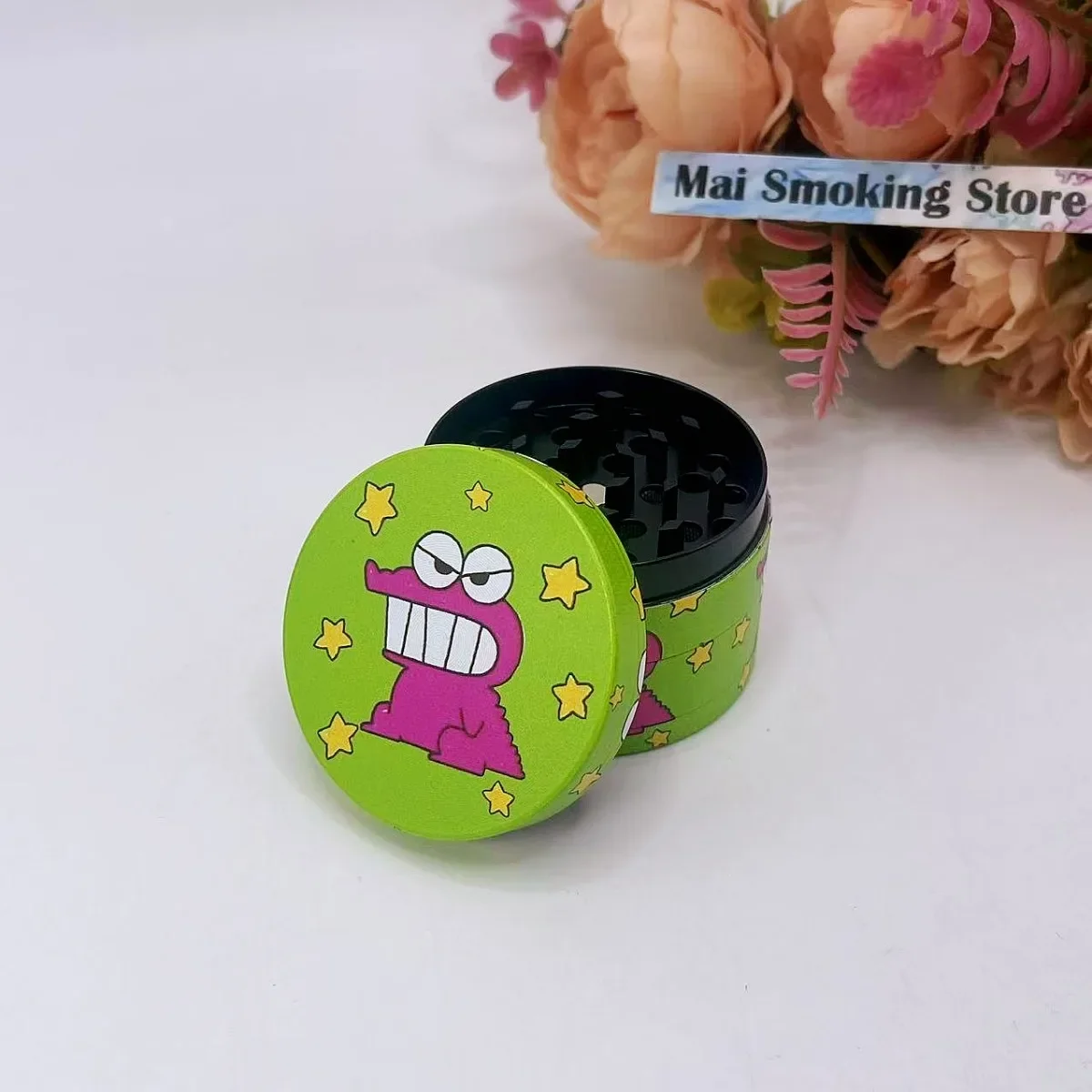 2インチ漫画風ハーブグラインダー、金属製4層手動スパイスミル、塩壺、乳棒、草、生タバコグラインダー、喫煙用具