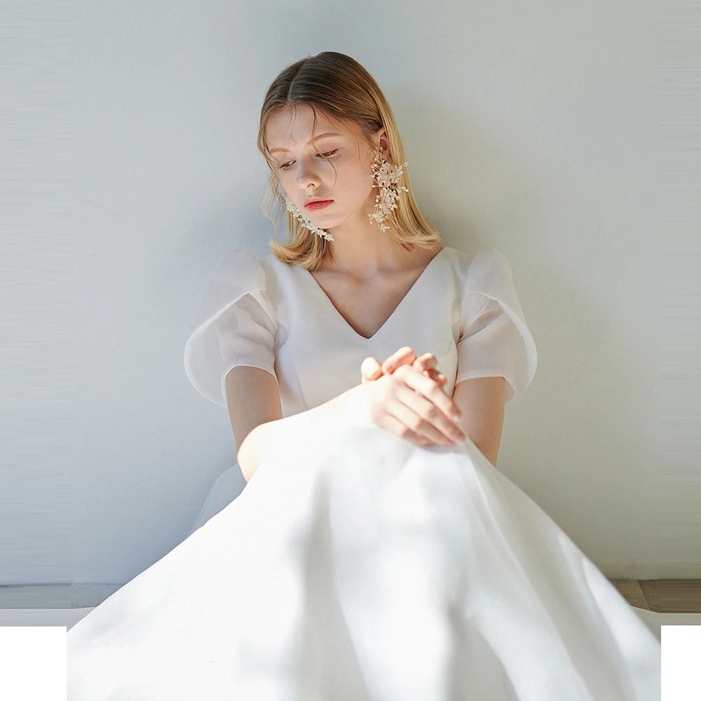 Vestido de novia de satén con cuello en V para mujer, vestido de princesa de manga corta con espalda transparente, talla grande