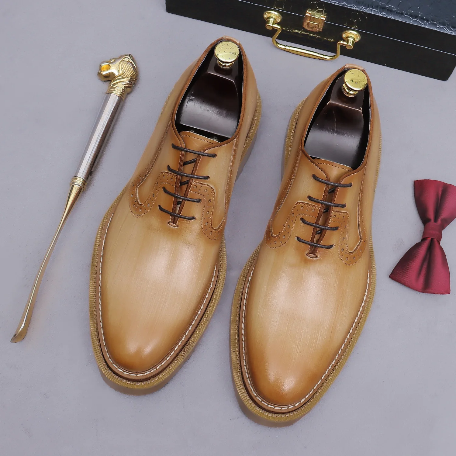 Genuine Leather Oxford Brogue Shoes Lace Up Round Toe Chunky Thick Sole Hand Polished Upper Welt Stitching Daily Casual Footwear