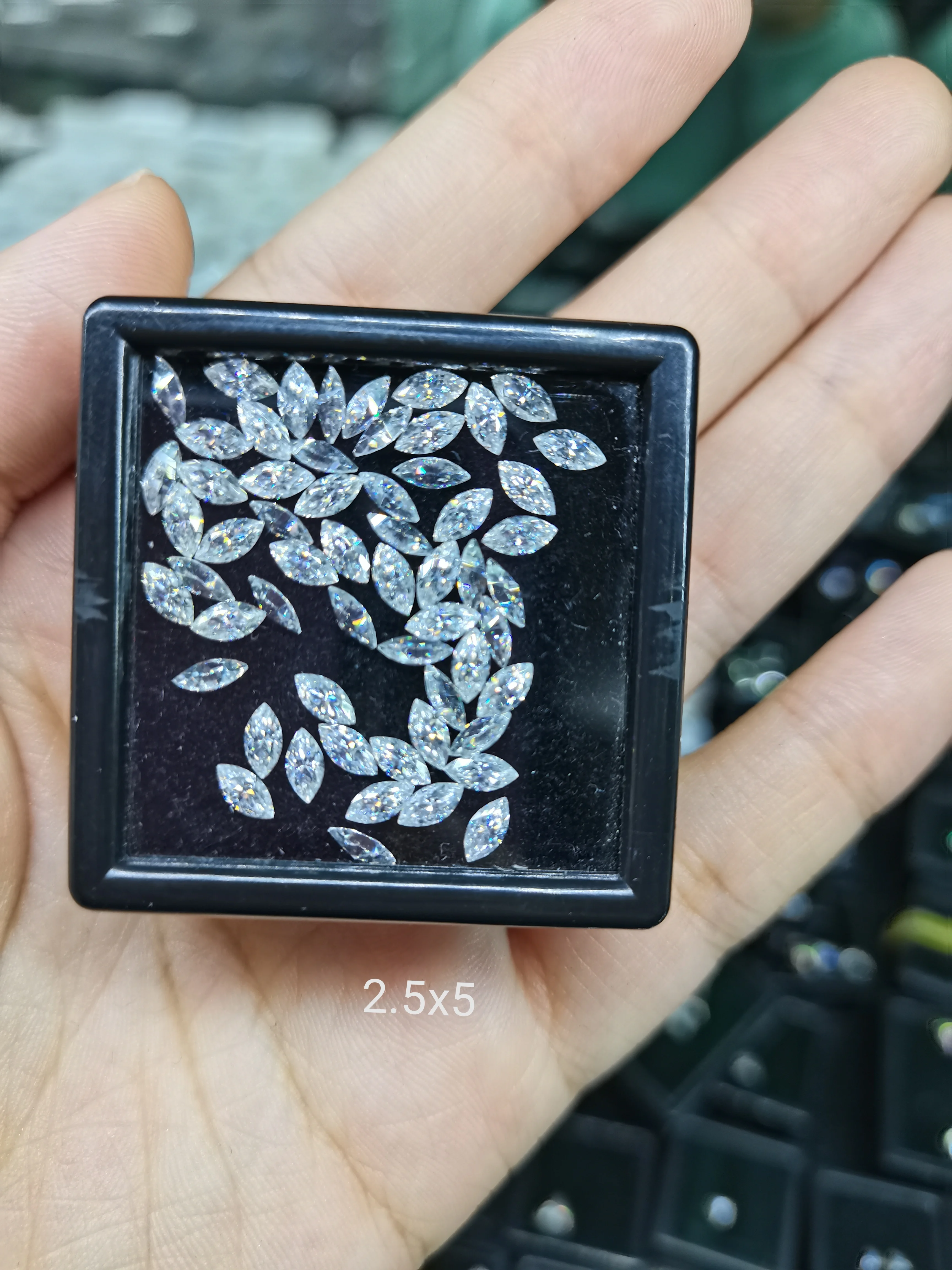 

Small Size Marquise Cut Stone 1.5x3.5-2x4mm Wholesale Price D Color VVS1 Loose Moissanites Diamond Test Positive
