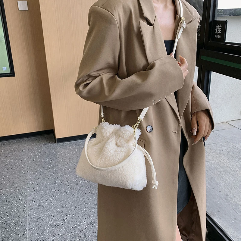 2023 New Winter Women Bags Luxury Lamb Wool Handbag Designer Bucket Crossbody Bag Soft Fluffy Plush bolsa feminina Shoulder Bag