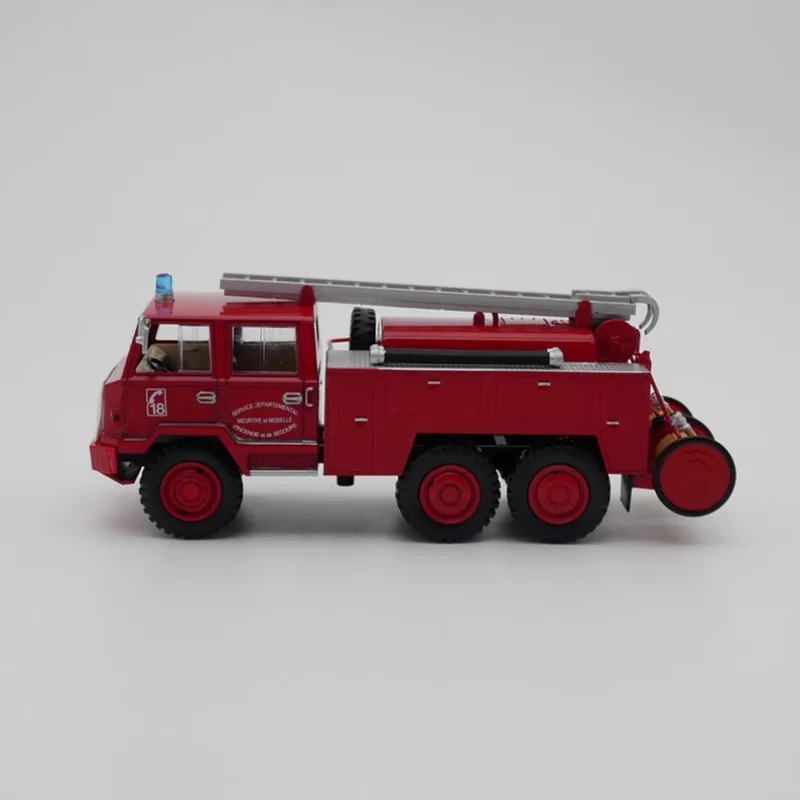 Diecast escala 1:43 ixo berliet ff 6x6 modelo de carro de liga de bombeiros produto acabado simulação brinquedo coleção presente modelo estático