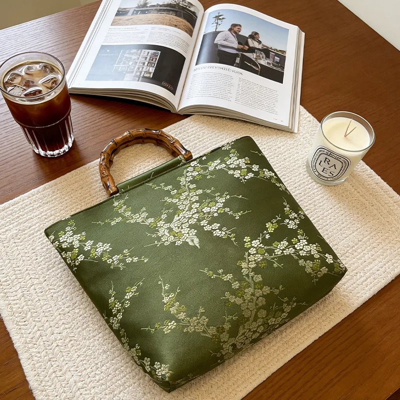 

Разноцветная женская сумка-тоут с вышивкой цветами сливы, портативная, вместительная, из светоотражающей ткани.