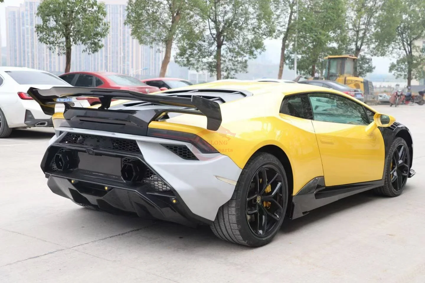 Tecnica Style Dry Carbon Fiber Rear Bumper for Lamborghini Huracan LP580 LP610